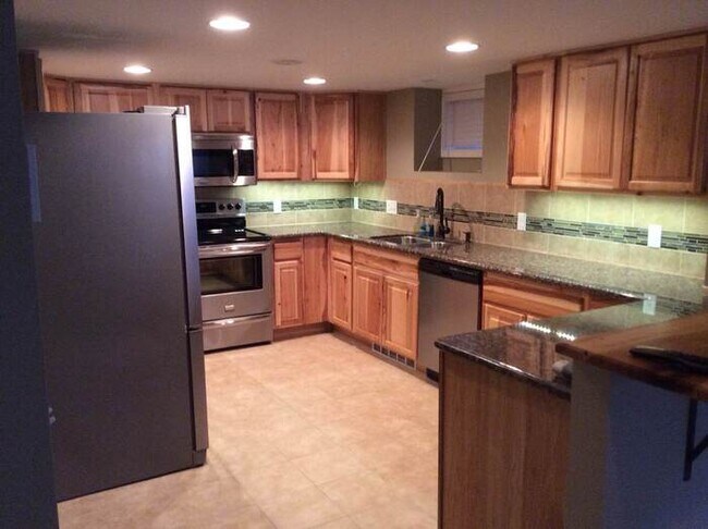 Foto del edificio - ***MOVE IN SPECIAL*** 2 WEEKS FREE Beautifully Remodeled 1 Bedroom / 1 Bath Unit in the Heart of ...