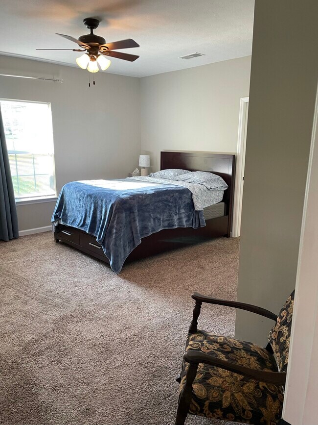 Master bedroom - 8161 Coles Ferry Pike