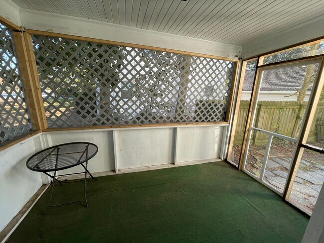 Building Photo - Single Family Home in Commodore Park