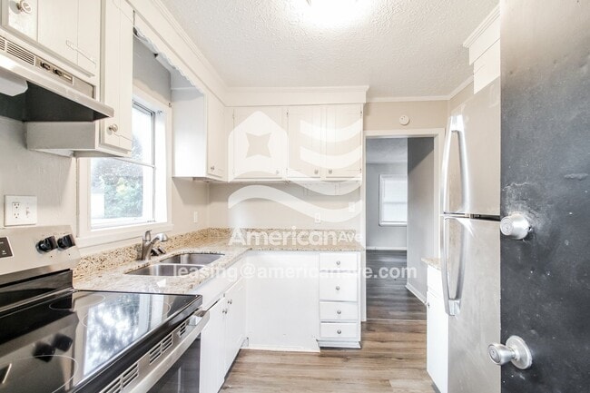 Building Photo - 408 Camellia Cir