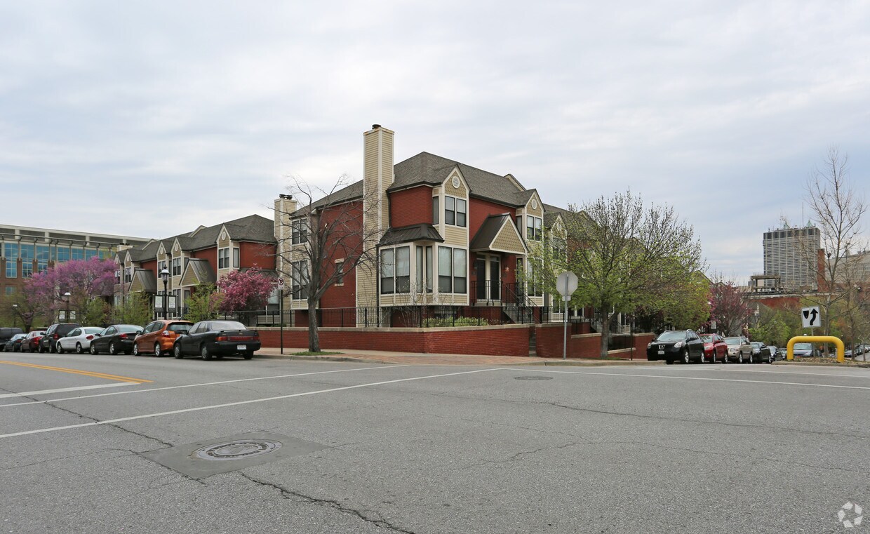 Primary Photo - 500 W 10th St