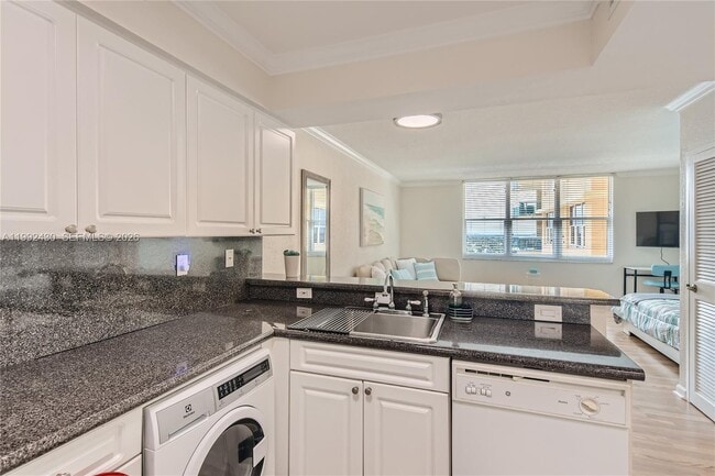 Building Photo - 2501 S Ocean Dr