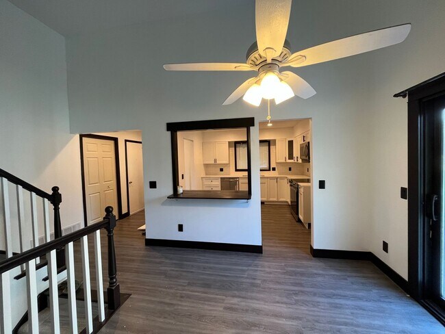 Foto del edificio - Updated Kitchen, carpet and freshly 3 bedroom / 2 bath home is right off Hwy 169 and Anderson Lak...