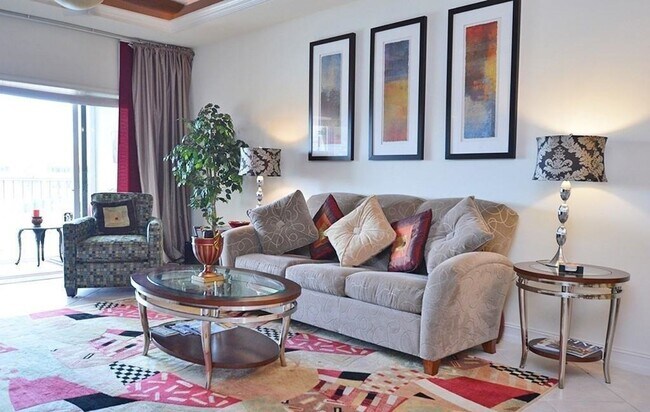 Foto del edificio - ** STUNNING LAKE VIEW ** 2/2 TOP FLOOR CONDO AT BLUE HERON ** GORGEOUS CONDO AVAILABLE FOR A LONG...
