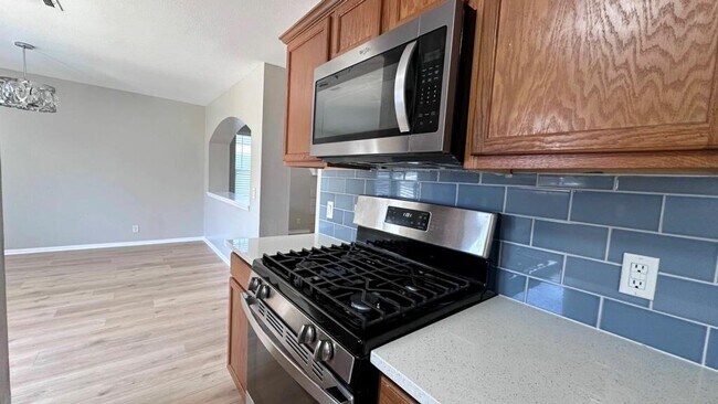 Building Photo - 610 Sparkling Brook Ln