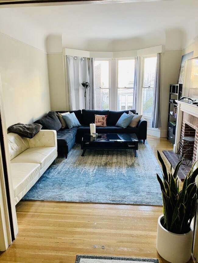 Building Photo - 3 bedroom in San Francisco CA 94123