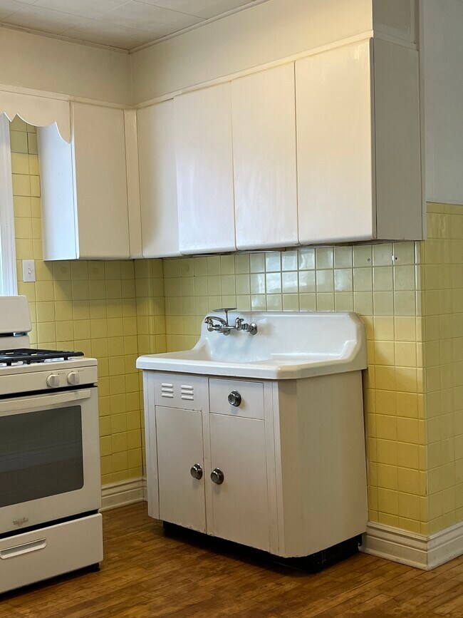 Photo - 2820 N Newcastle Ave Apartments