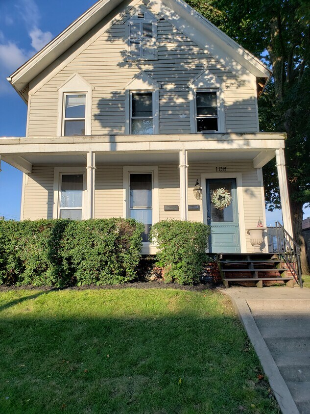 Foto del edificio - 108 N Center St