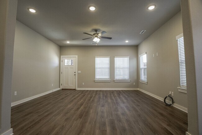 Foto del edificio - 4 Bedroom 3.5 bath home in Fayetteville!