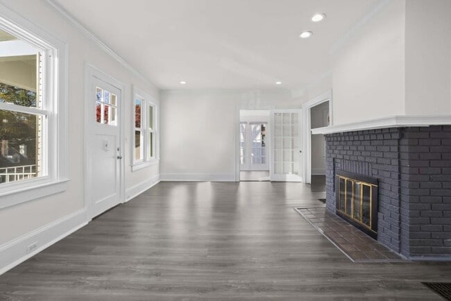 Building Photo - 2044 Fairhaven Cir NE