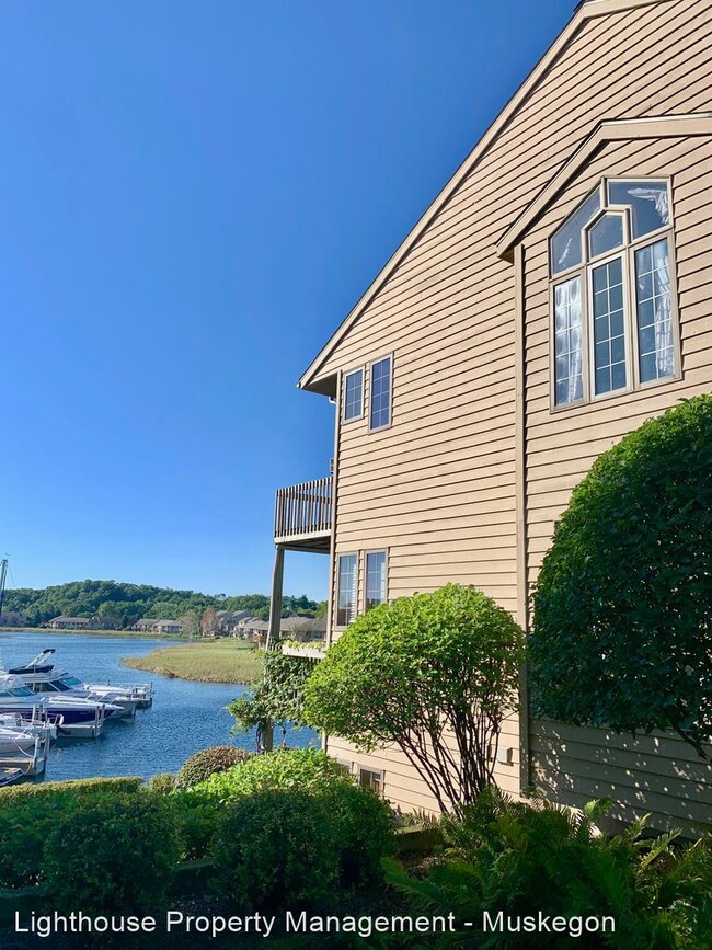 Building Photo - 2 br, 2 bath House - 3551 Marina View Pt