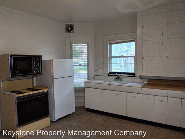 Building Photo - 528 N Gilbert St