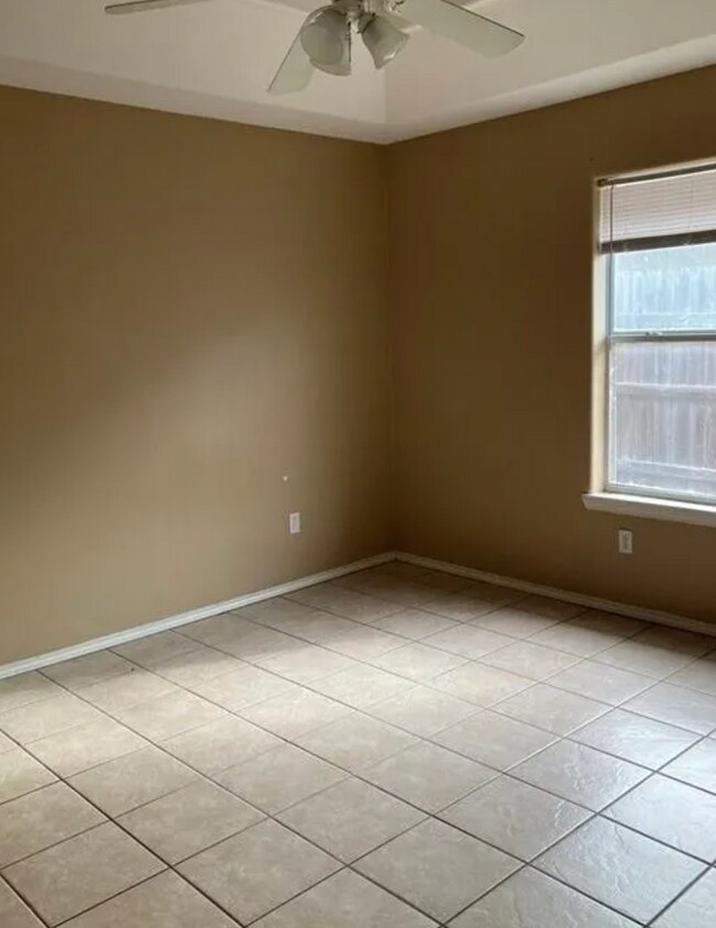 Foto del edificio - 2408 Moonlight Ln