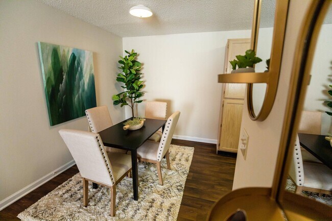 Foto del edificio - Abbotts Creek Apartments