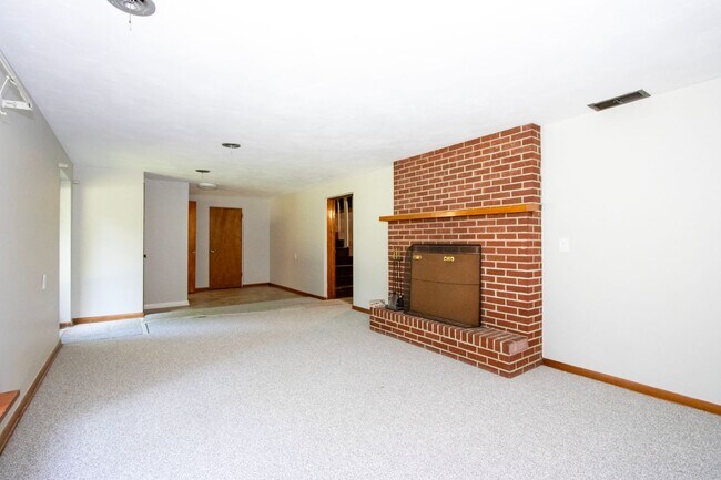 Building Photo - 11018 Mt Eaton Rd N