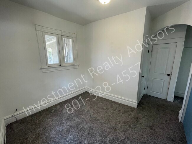 Building Photo - 627 E 100 S