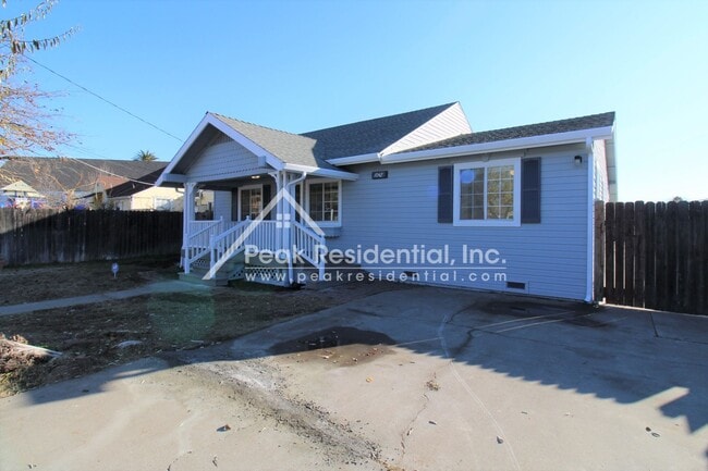 Building Photo - 1042 Las Palmas Ave