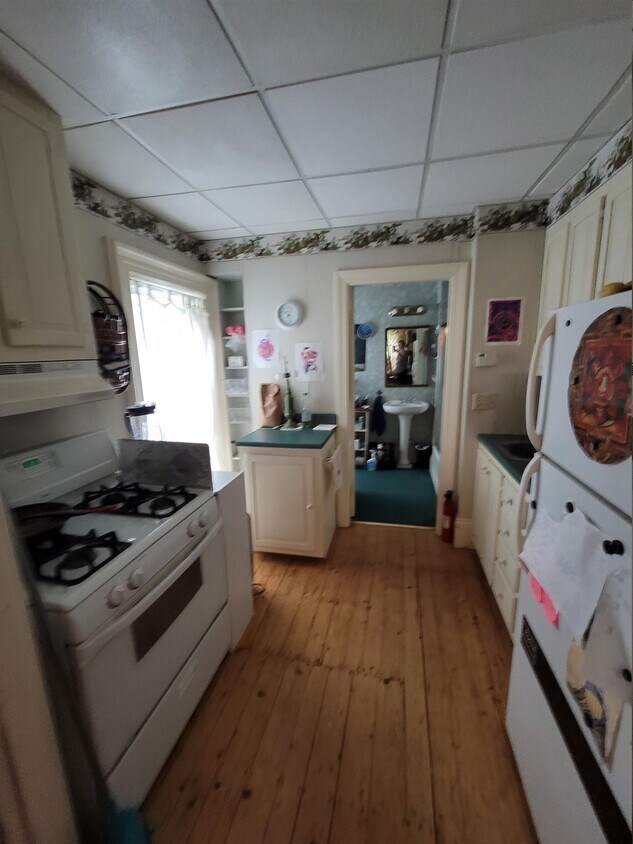 Interior Photo - 33 Pleasant St