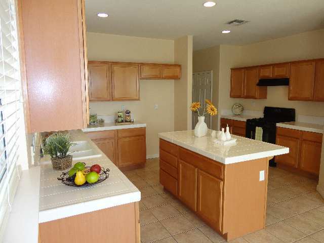 Building Photo - Nice 4 bedroom, 2 1/2 bathroom Home for Re...