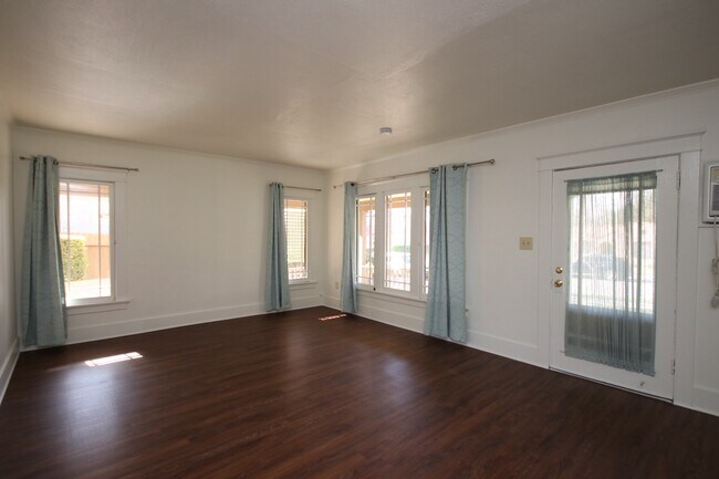 Building Photo - 138 Grand Ave