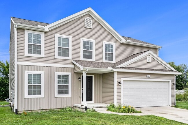 Building Photo - Comfortable and stylish home in the heart ...