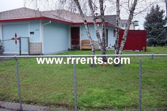 Building Photo - 9600 La Nuez Dr