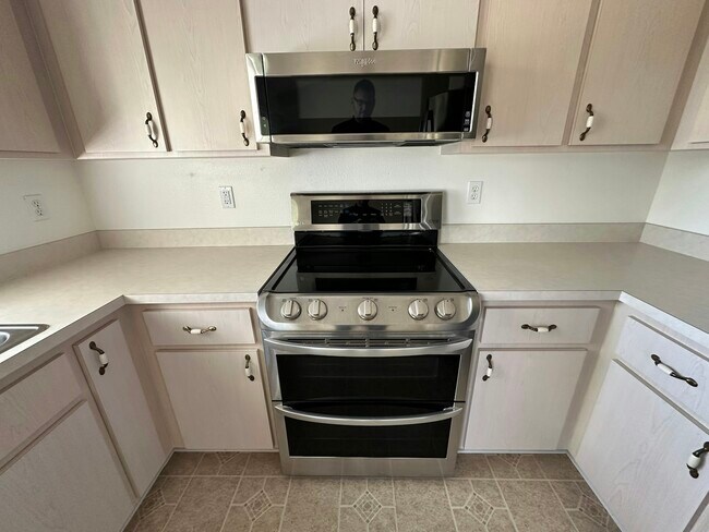 Building Photo - 3208 Lockman Blvd