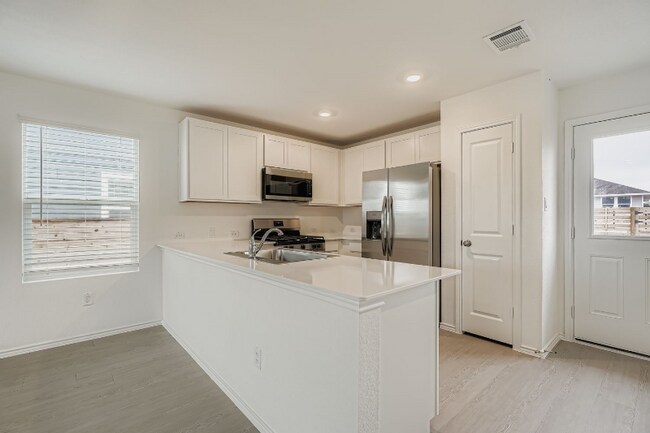 Building Photo - 349 Keefer