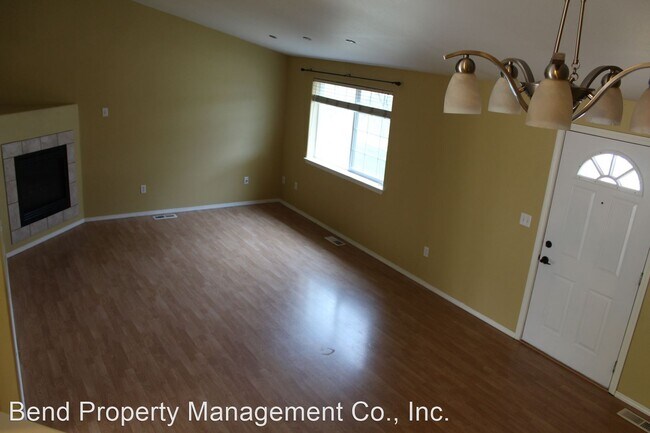 Building Photo - 4 br, 3 bath House - 794 NE Mason Rd.