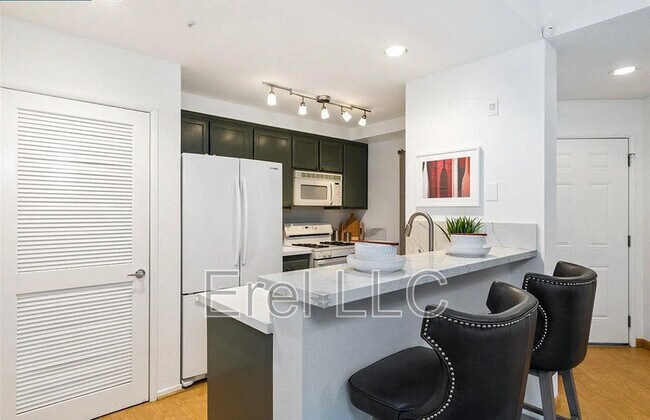 Foto del edificio - 260 Caldecott Ln