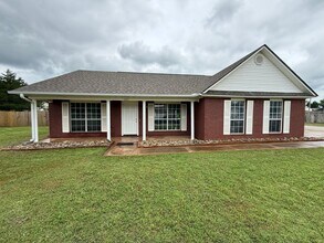 Building Photo - 1821 Palomino Dr