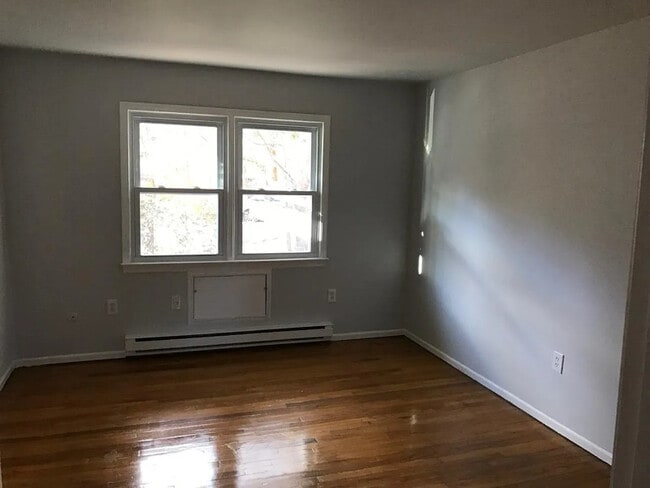 Building Photo - 4 Windsor Terrace