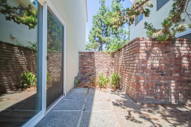 Foto del edificio - 5085 N Roosevelt Ave