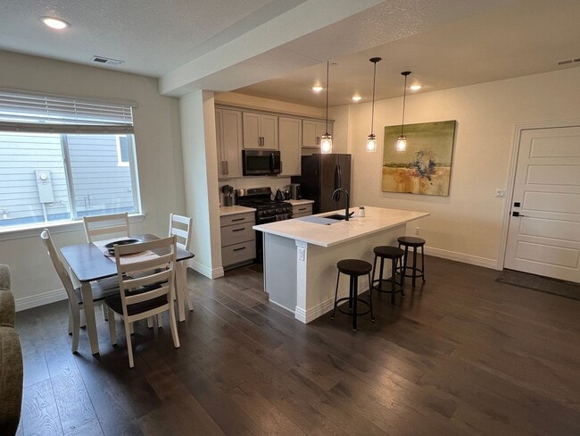 Foto del edificio - 2 story townhome in Registry Ridge