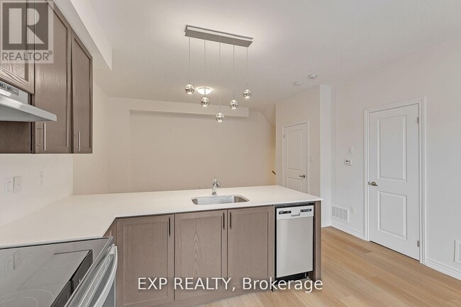 Building Photo - 465 Beresford Path