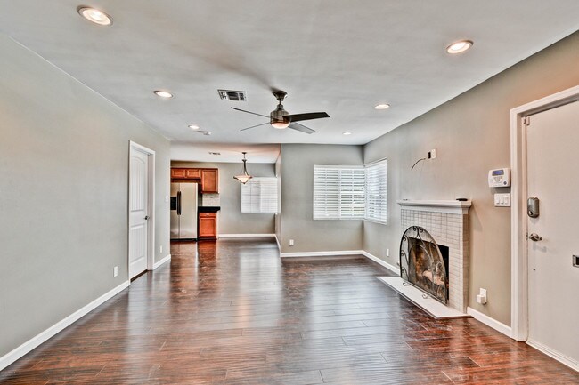 Building Photo - 306 E Pierson St