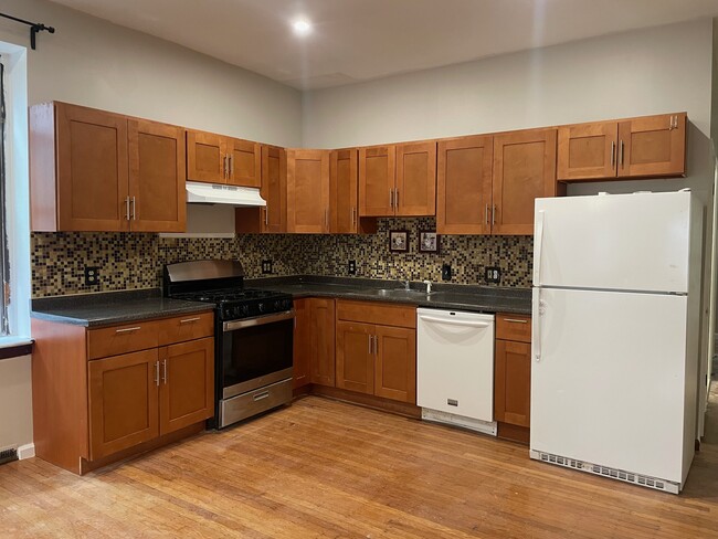 Kitchen - 211 Sumac St