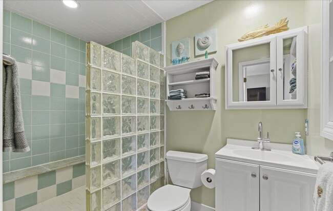 Foto del edificio - 1811 Eastern Dr