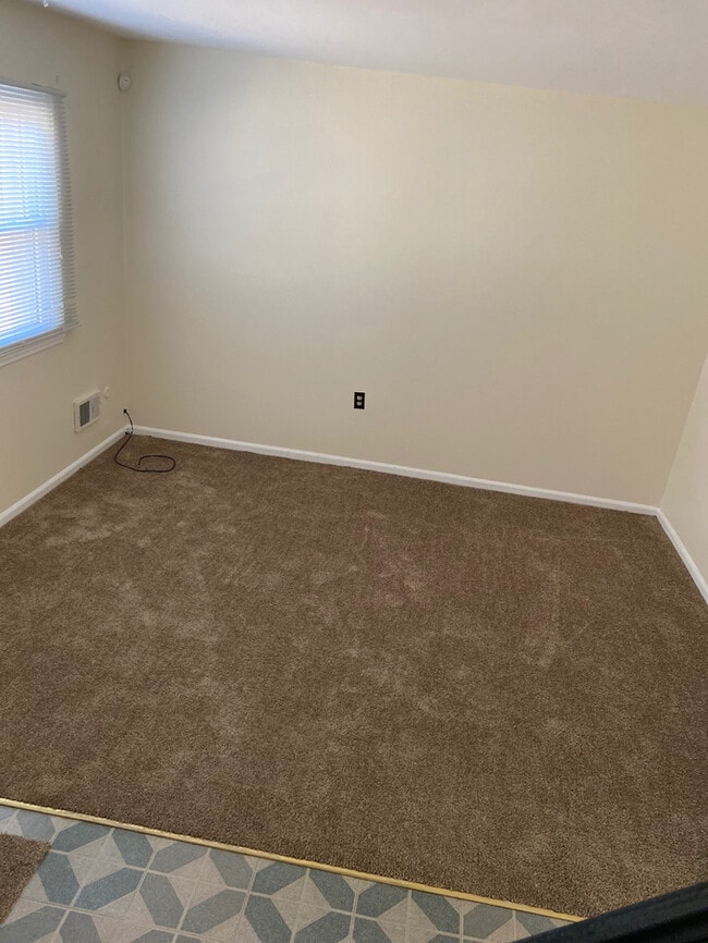 Building Photo - 3 Ethan Allen Ct