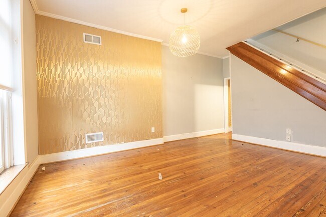 Foto del edificio - Stunning 2 BR + Den/2.5 BA Two-Level Home ...