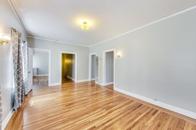 Foto del edificio - 6048 Monroe Ave