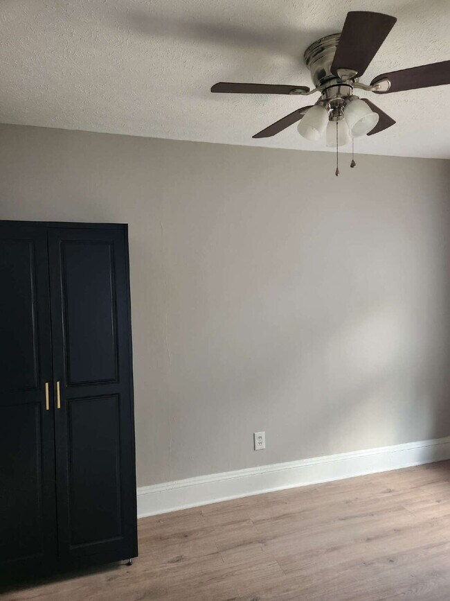 Building Photo - "Spacious 1.5 story 4-Bedroom Duplex on Ot...