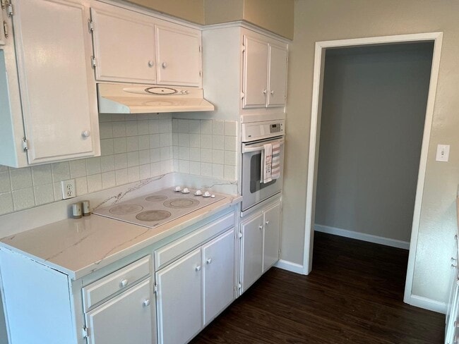 Building Photo - 4644 W Holland Ave