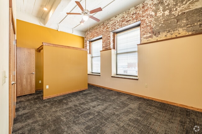 2Br, 2Ba - 1068Sqft - Main Bedroom - Kansas Avenue Lofts
