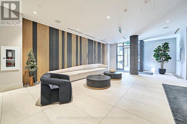 Building Photo - 2545 Simcoe St N