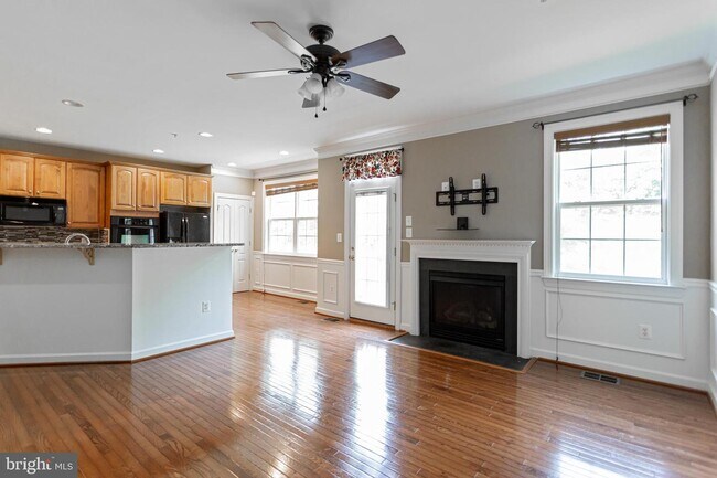 Building Photo - 3541 Carriage Walk Ln