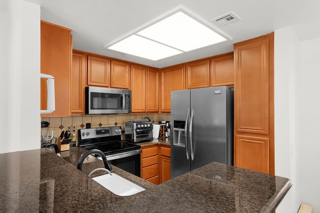 Building Photo - Stylish Furnished 2BR/2BA Condo with Resor...