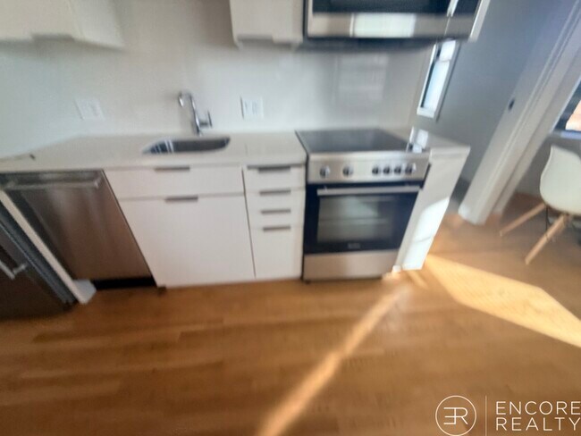 Building Photo - 115 Mt Auburn St