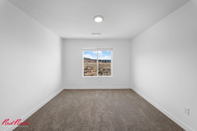 Foto del edificio - Beautiful 3 Bed Townhome with Amazing Amenities! 6 Month Lease