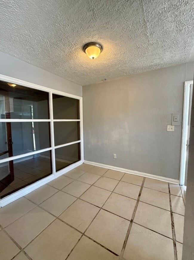 Foto del edificio - Special Home 1 Block from River! For Rent at an Affordable Price.